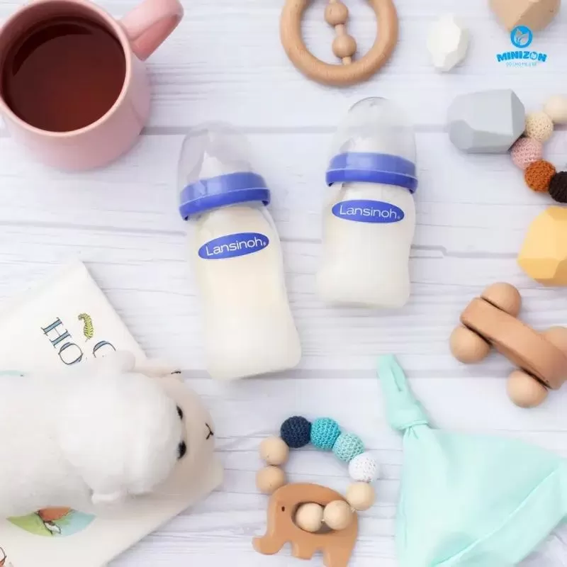 Bình sữa giống ty mẹ Lansinoh mô phỏng ty mẹ dễ cầm nắm